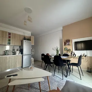 https://julia-apartments.albaniahotels.org